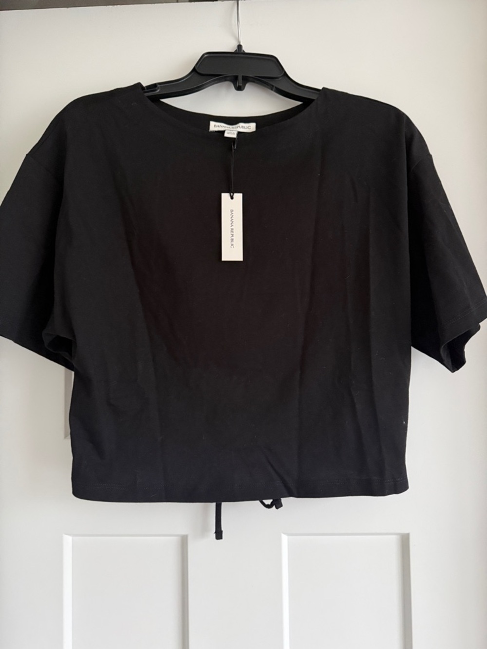 Banana republic cropped key hole tee shirt
